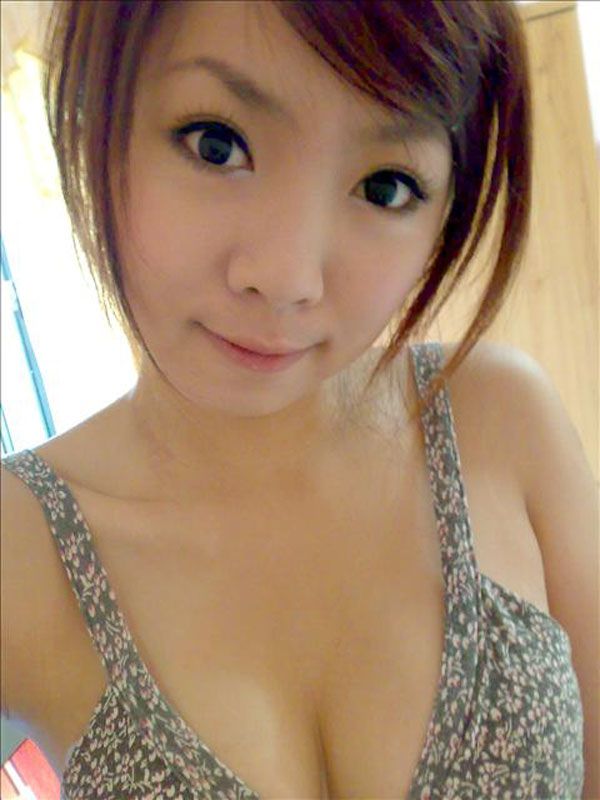Asian Sexy Lady With Her Camera Home Edition Page